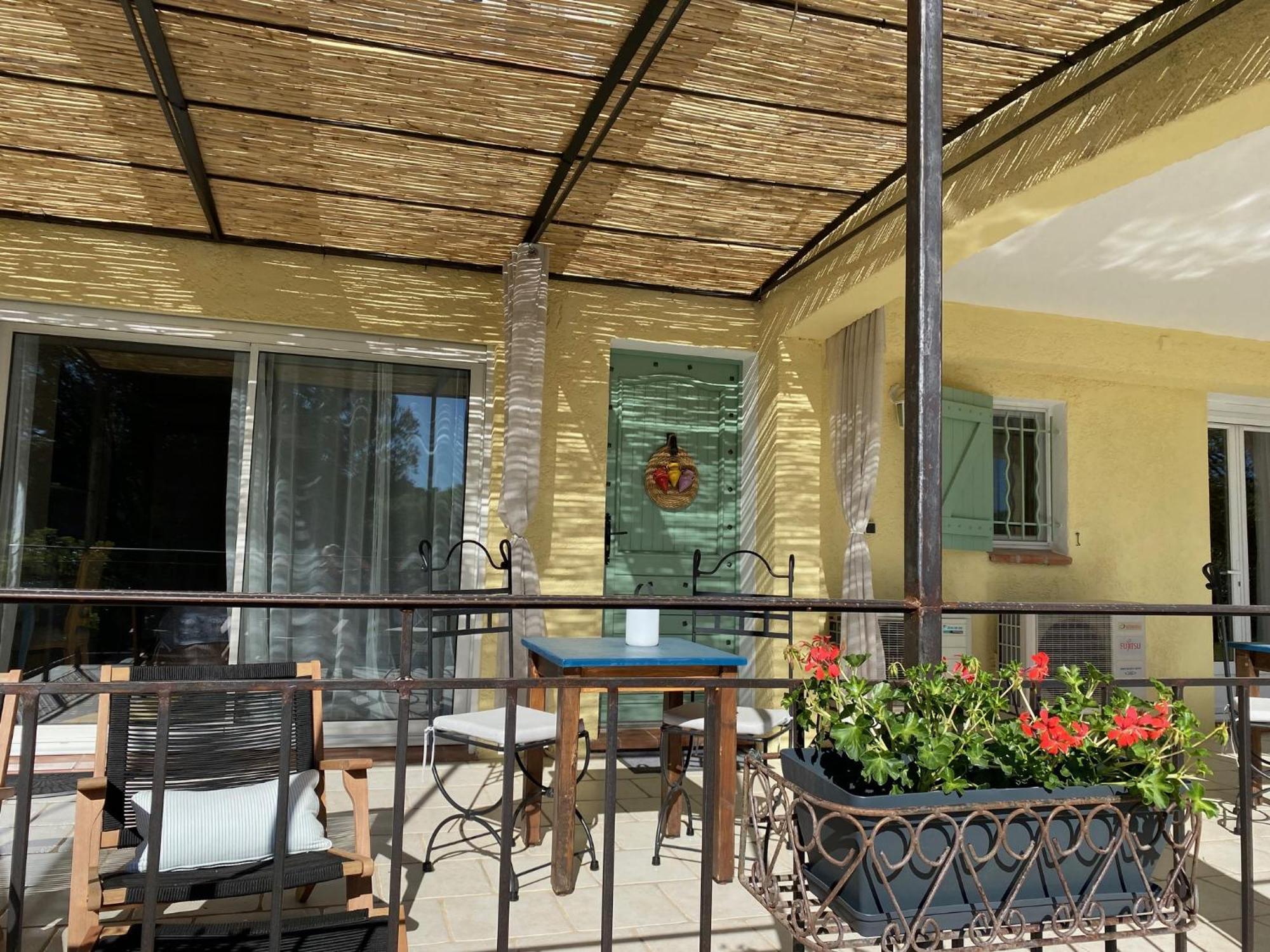 Bed and Breakfast L'Eveil En Provence Entrecasteaux Номер фото