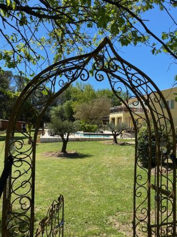 Bed and Breakfast L'Eveil En Provence Entrecasteaux Экстерьер фото